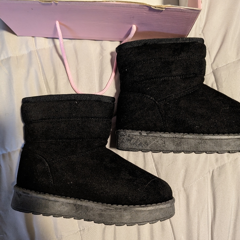 Kids black boots size 13